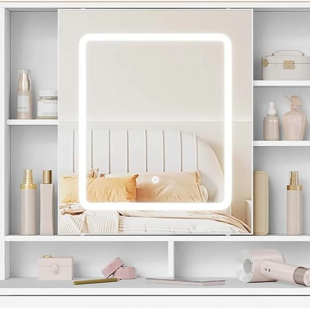 The 45 × 52 cm LED mirror lit, between the compartments