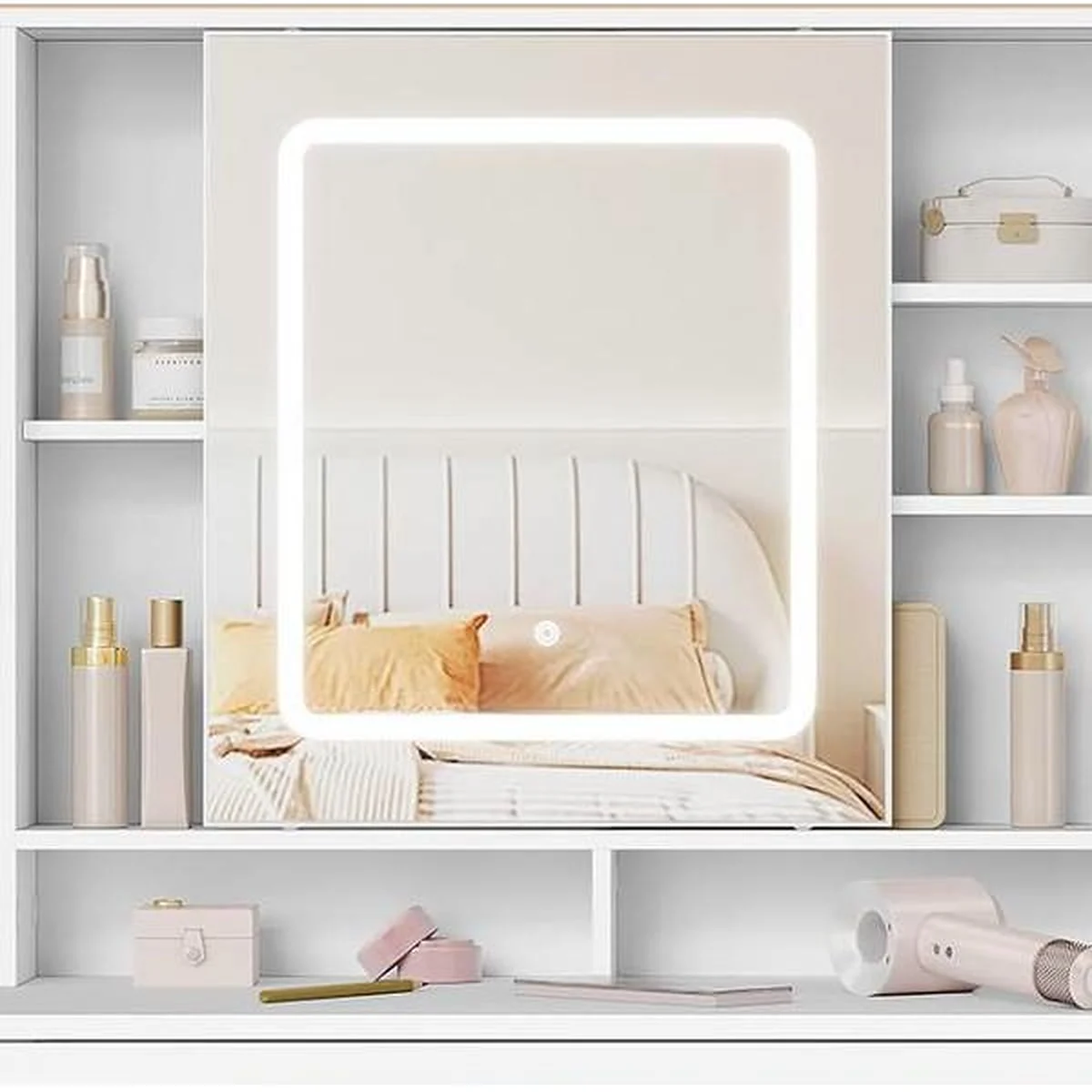 The 45 × 52 cm LED mirror lit, between the compartments