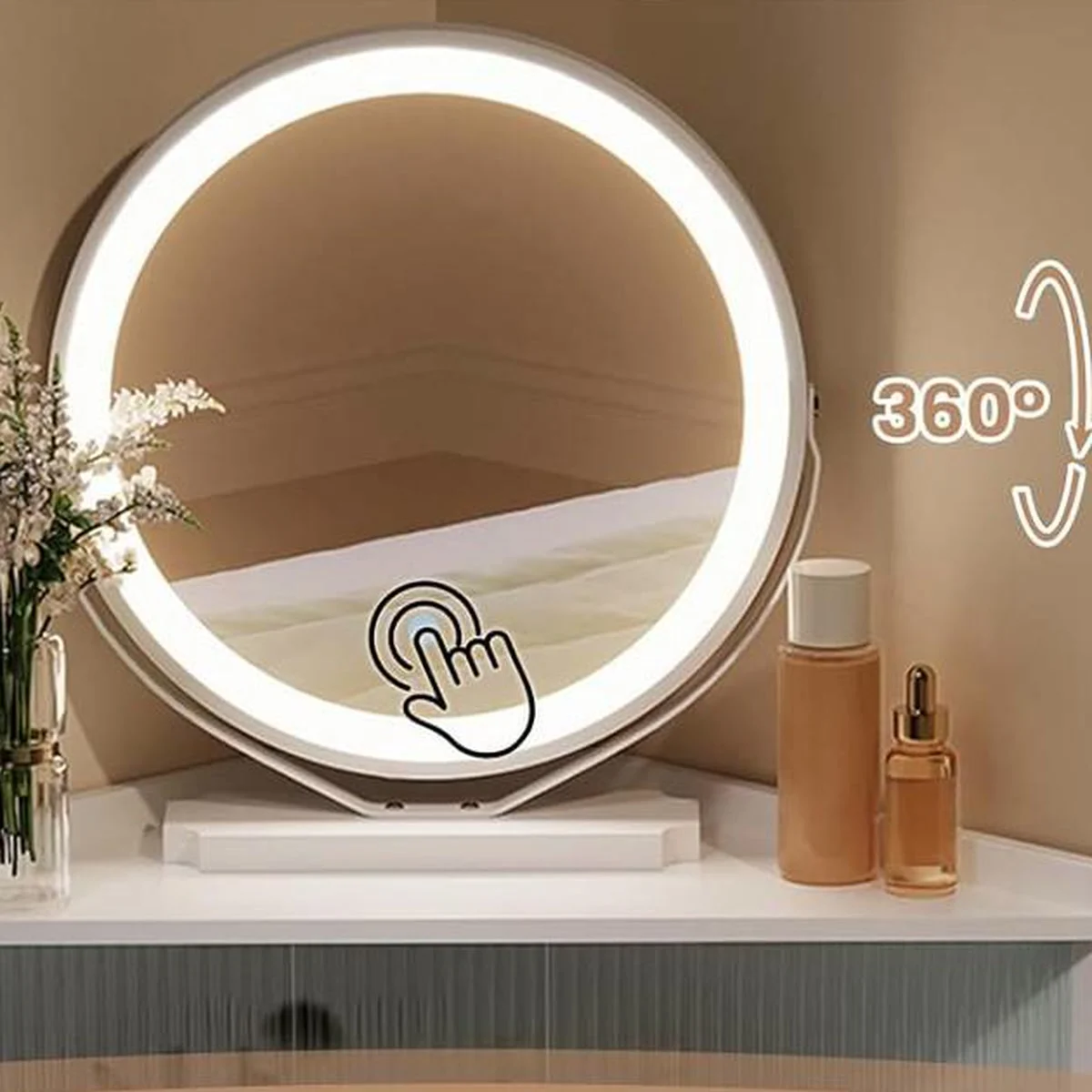 The round mirror lit up, adjusted with a touch and swivelling 360°