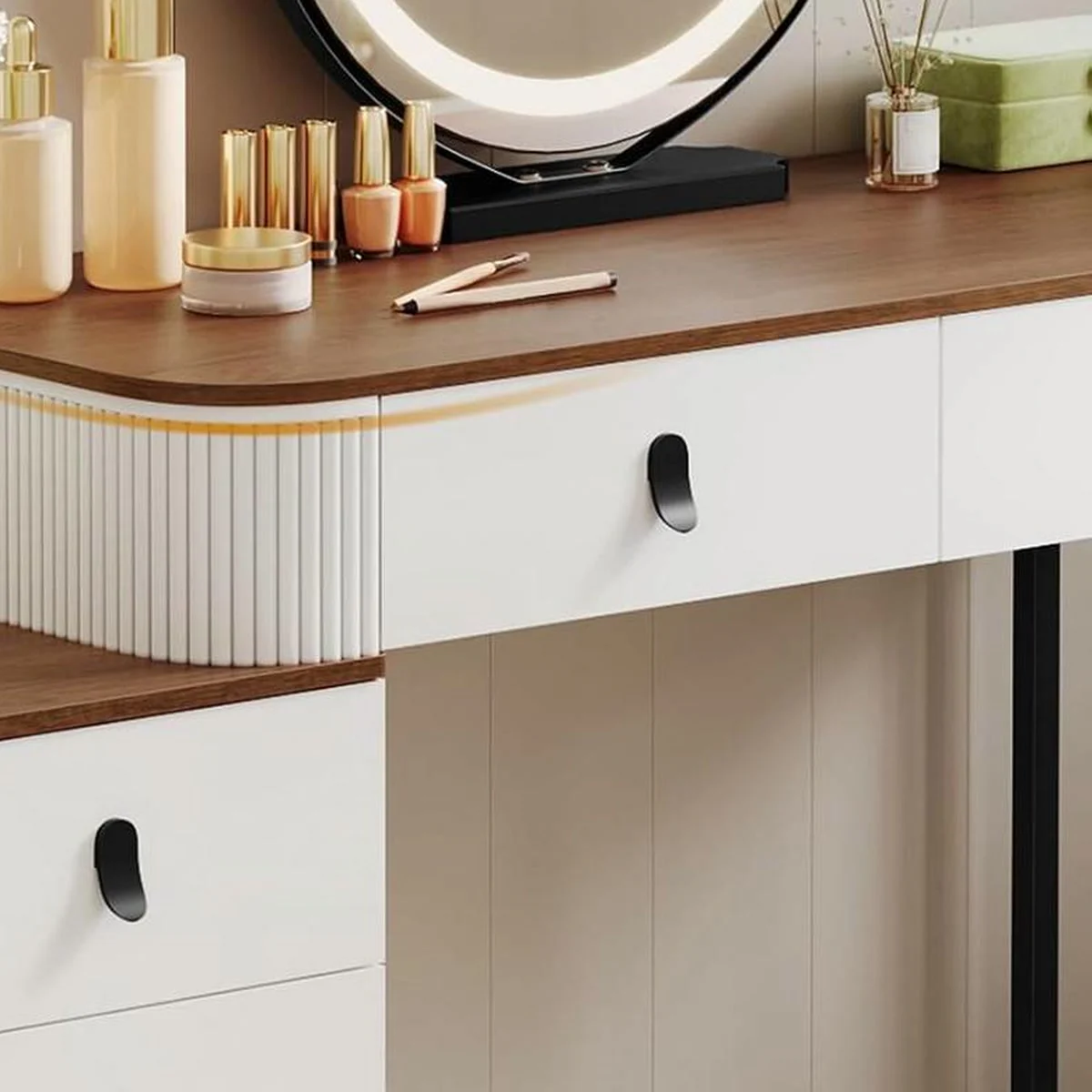 The walnut-effect top and the fluted fronts