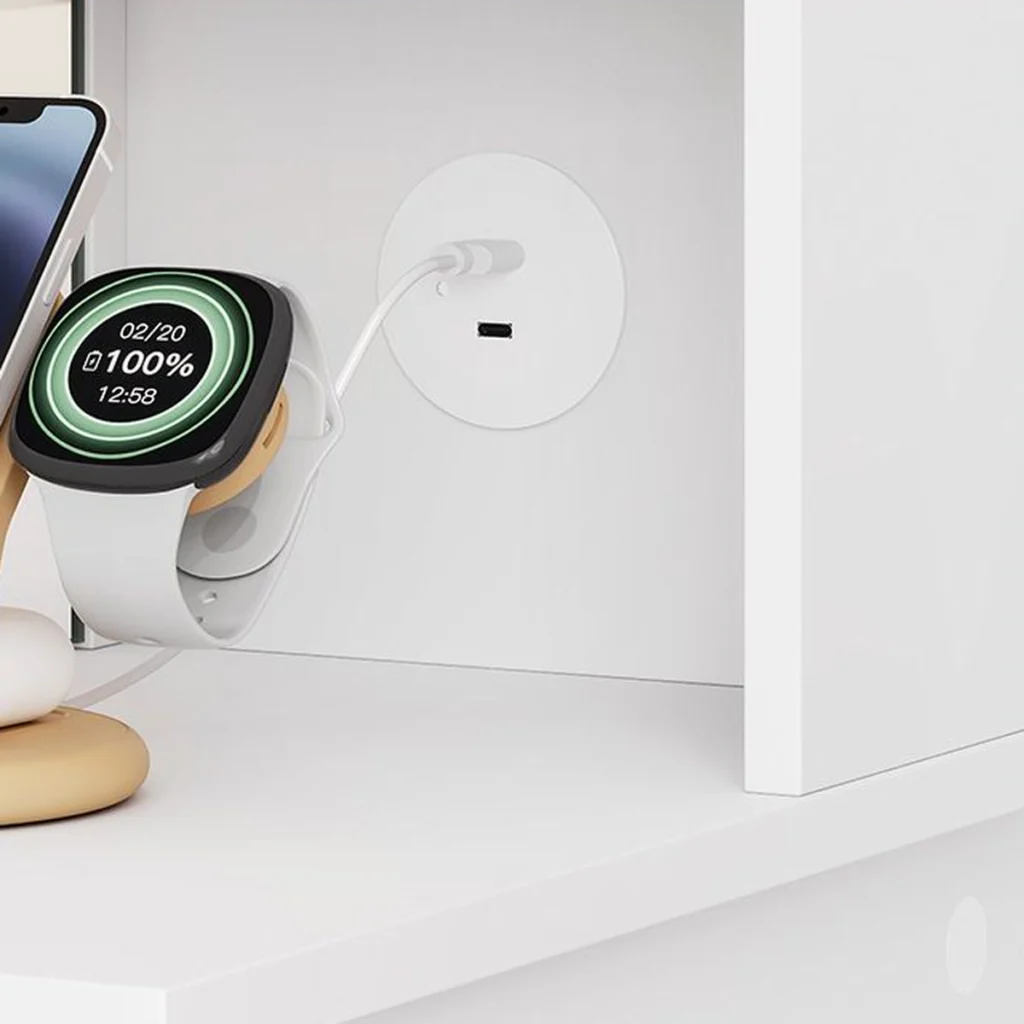 The USB-A and USB-C ports to the right of the mirror