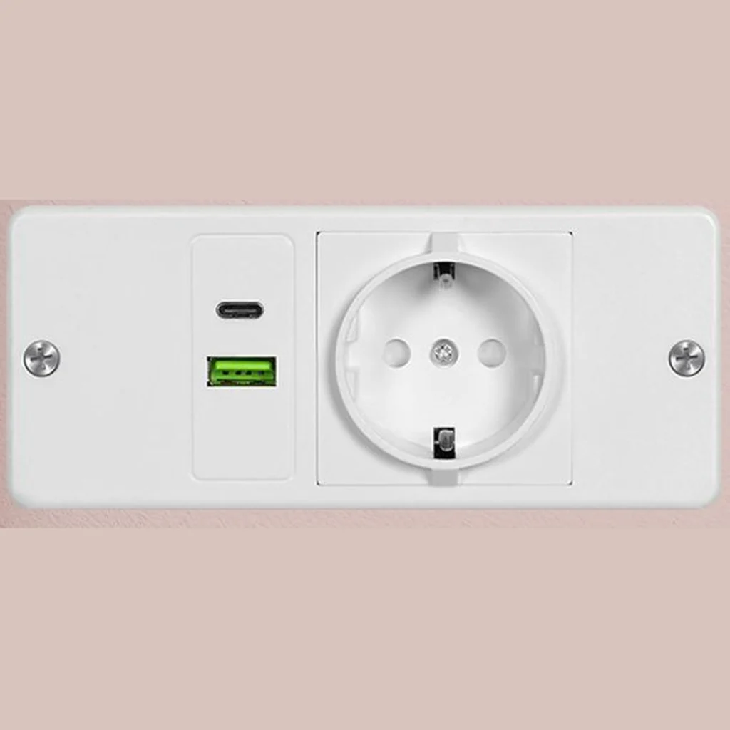 The built-in socket: 1 power socket, 1 USB port and 1 USB-C port