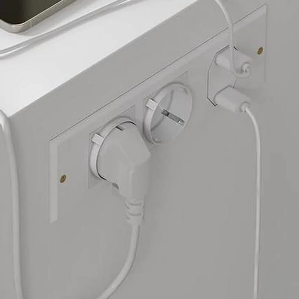 The power strip on the right-hand side: 2 power sockets, a USB-A port and a USB-C port