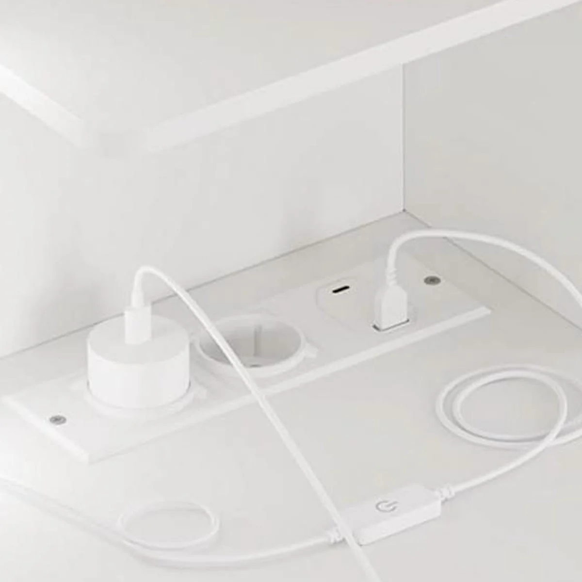 The power strip on the top: 2 sockets, a USB-A port and a USB-C port